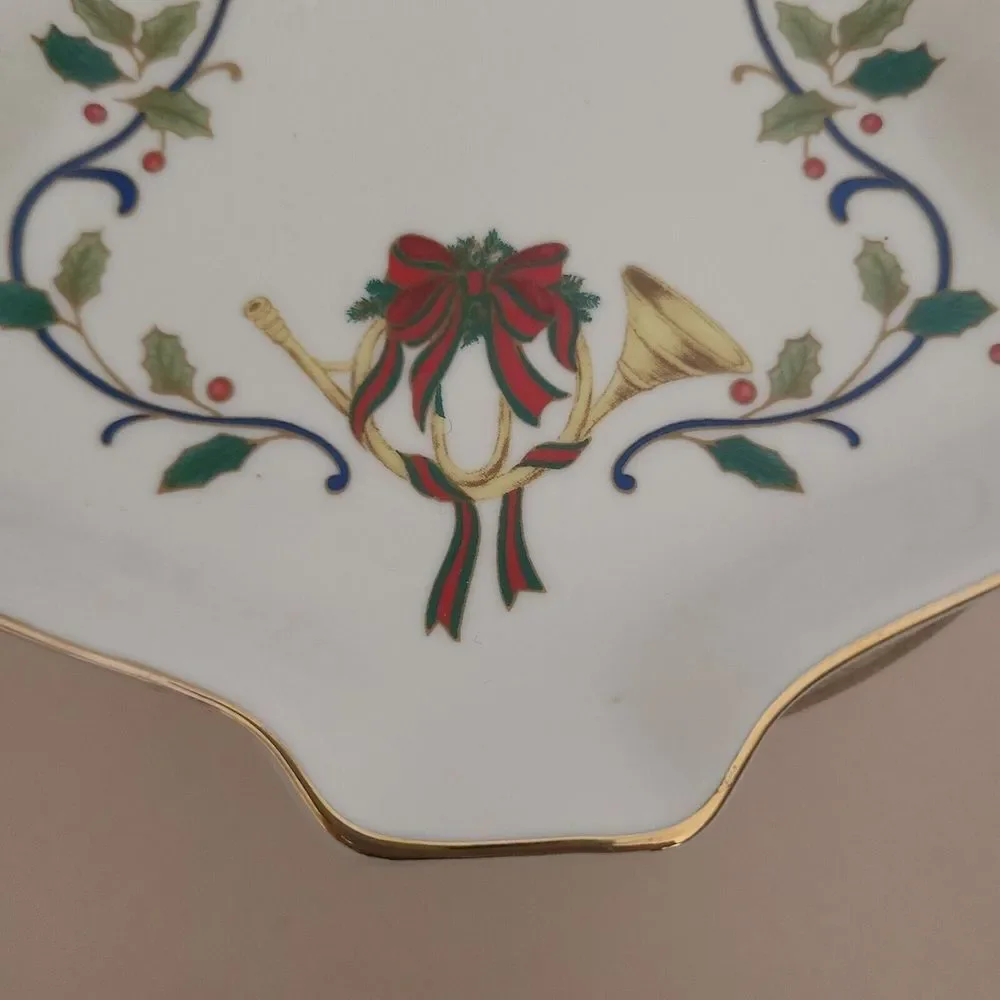 Mikasa Christmas Tree Candy Nut Dish Holiday Elegance Porcelain Gold Trim‎ FK001